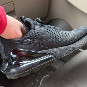 Nike Men's Black Air Max 270s